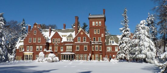 Picture of house of Holy Transfiguration Monastery in winter